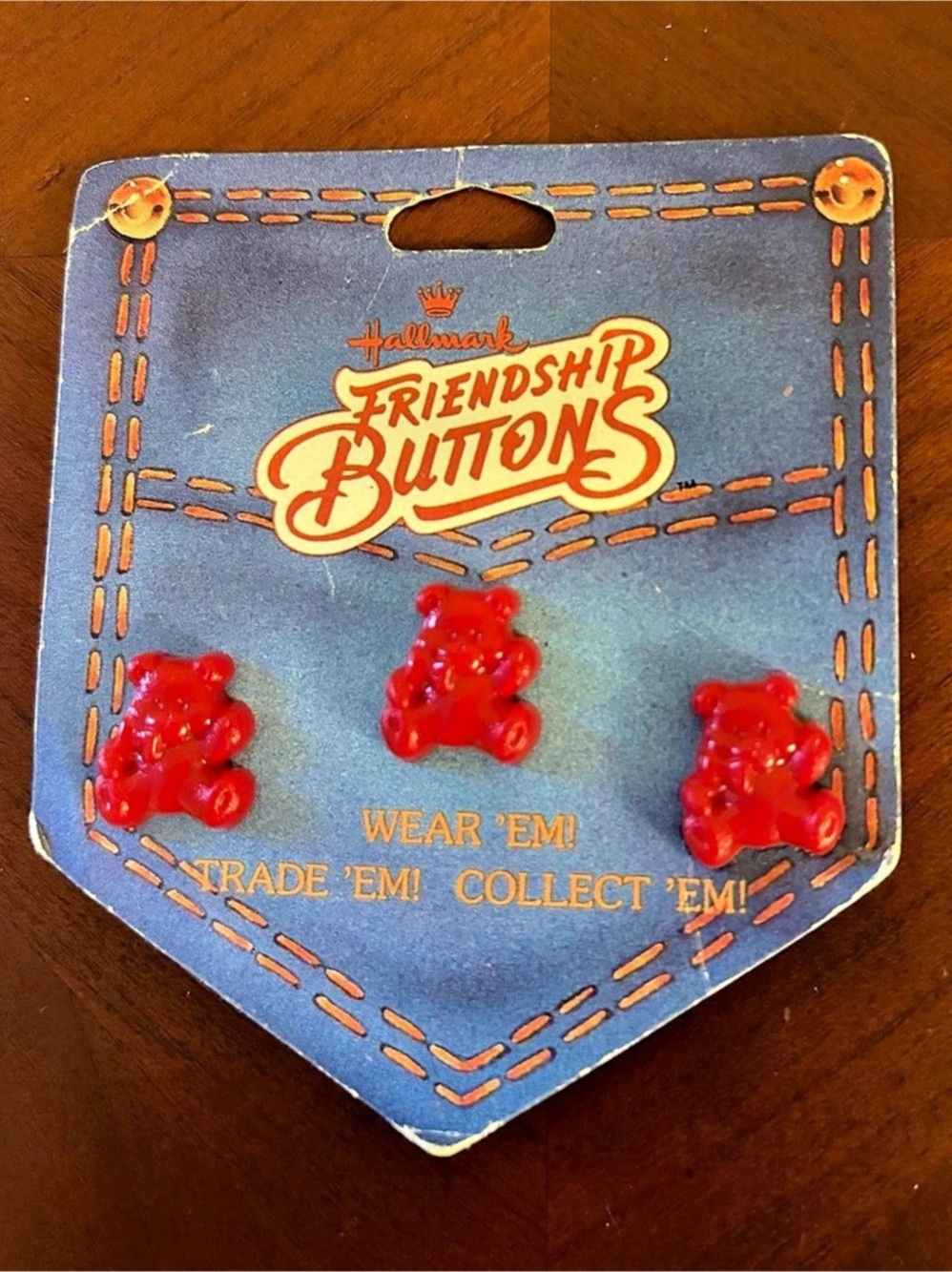 Vintage 1980s Hallmark Friendship Buttons Teddy Bear, New On Card Deadstock - Picture 2 of 8